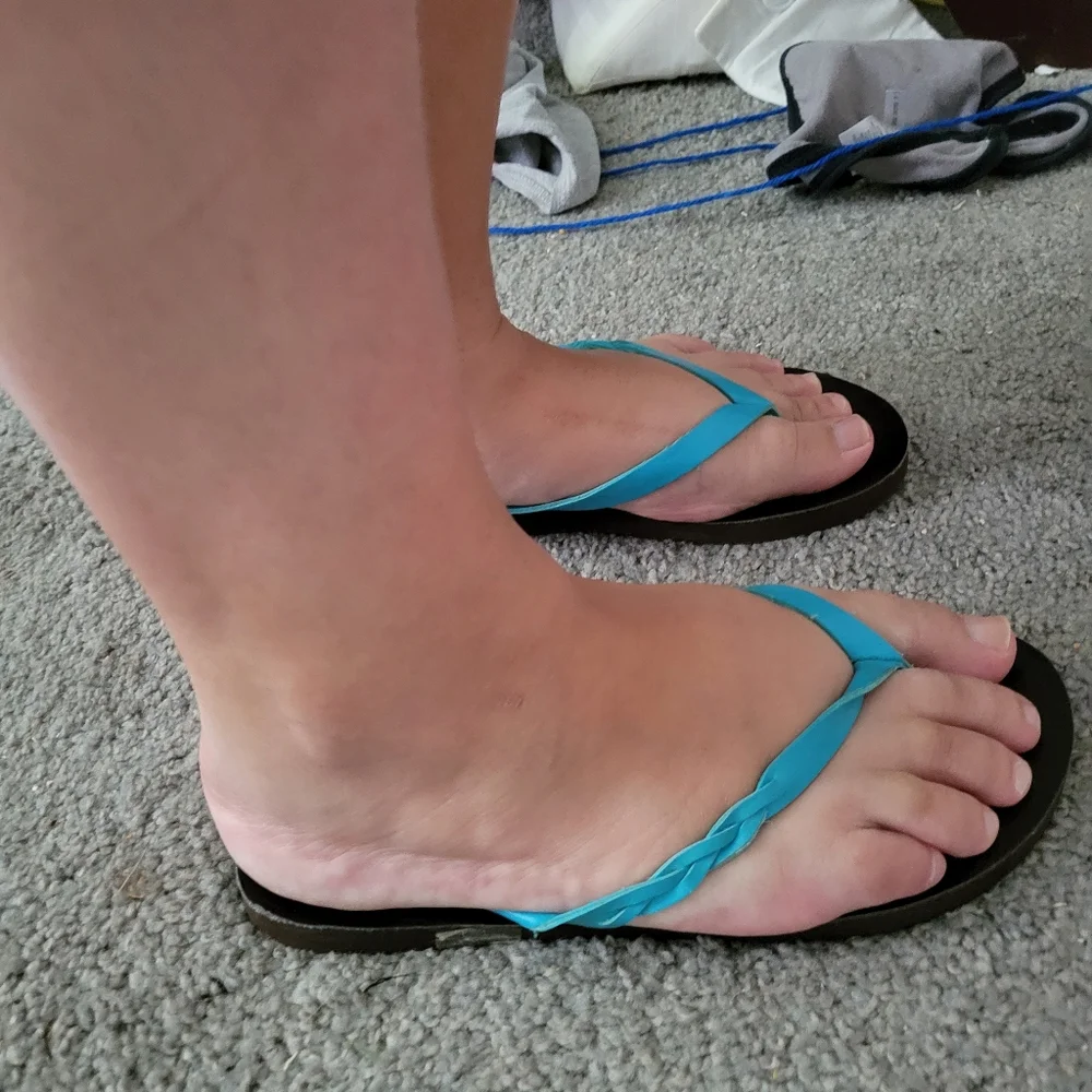 EUC Old navy flip flops